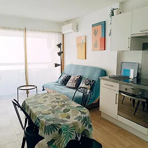 2 Pièces Climatisé Avec Balcon Dans Le Vieil Antibes, Résidence Moderne Avec Ascenseur Appartement